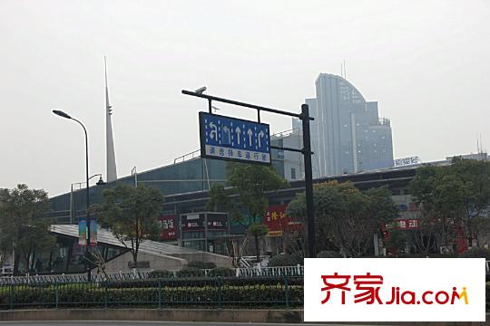 理想銀泰城對面的臨平南站公交總站商鋪