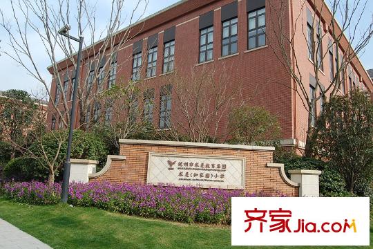 萬科坤和玉泉附近的求是小學