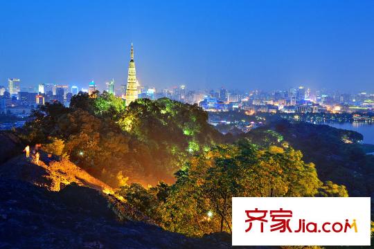 萬科坤和玉泉周邊山上的保平方米塔（夜景）