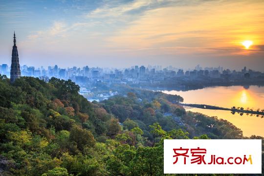 萬科坤和玉泉旁邊的西湖美景