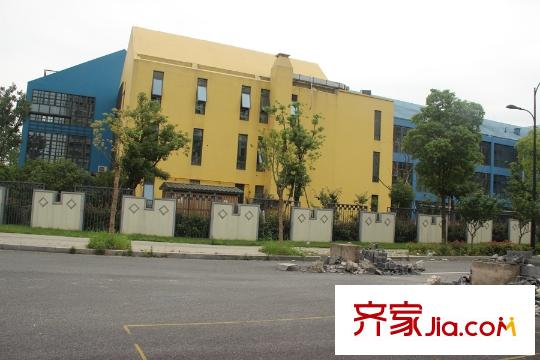 大家運(yùn)河之星旁邊的幼兒園