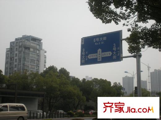 萬豪國際項(xiàng)目周邊路牌
