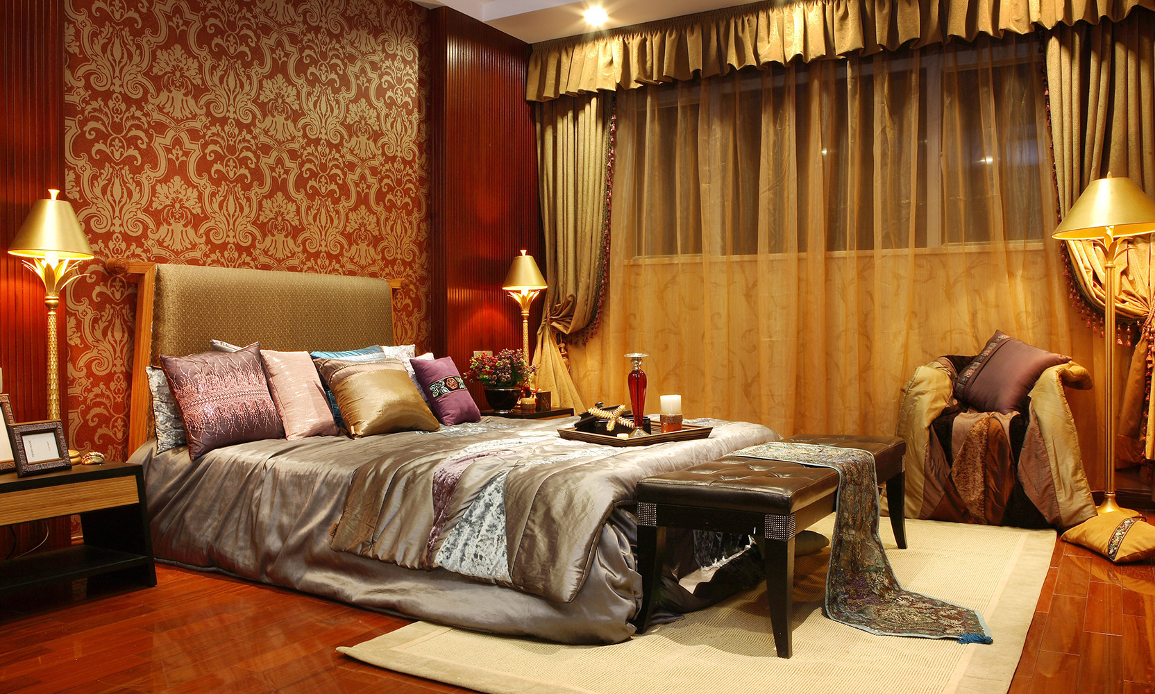 东南亚风格,130平米装修,三居室装修,20万以上装修,卧室,灯具,窗帘,暖色调