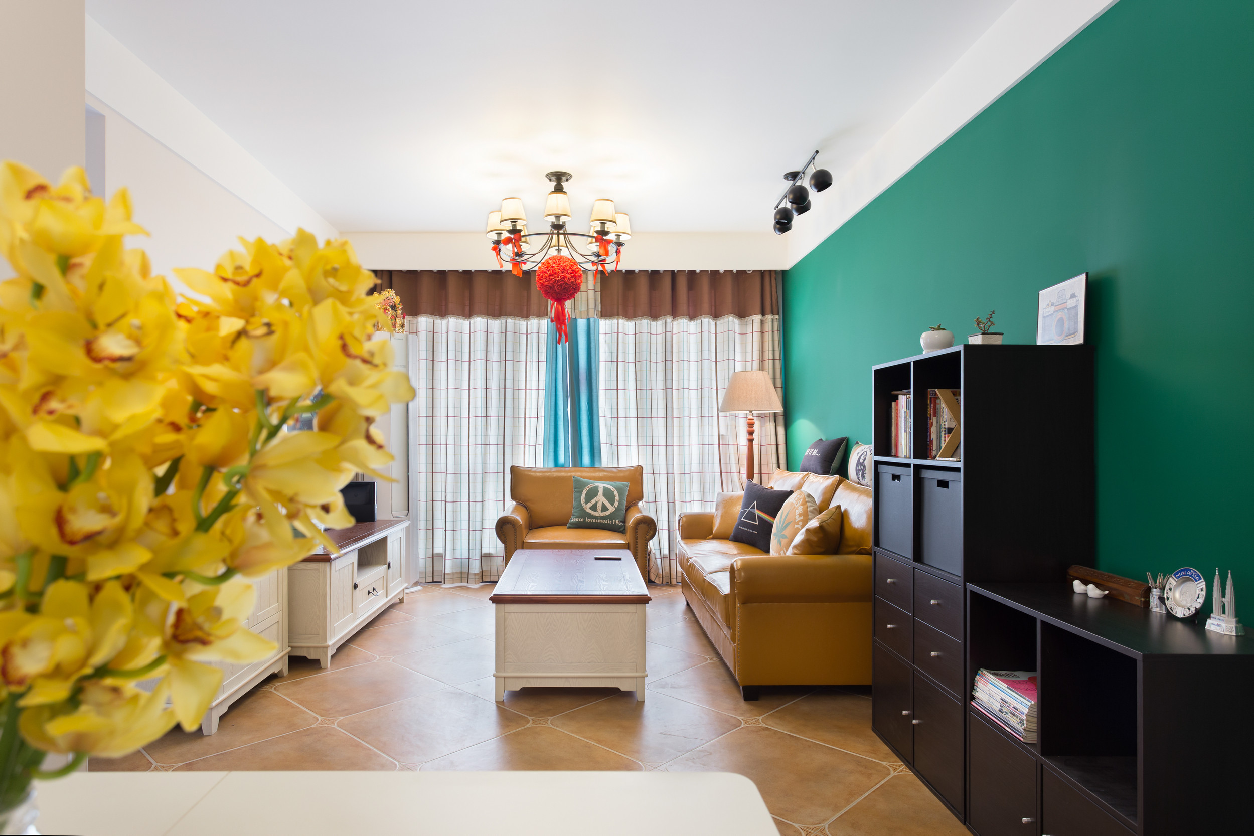 美式风格,80平米装修,三居室装修,10-15万装修,客厅,沙发背景墙,绿色