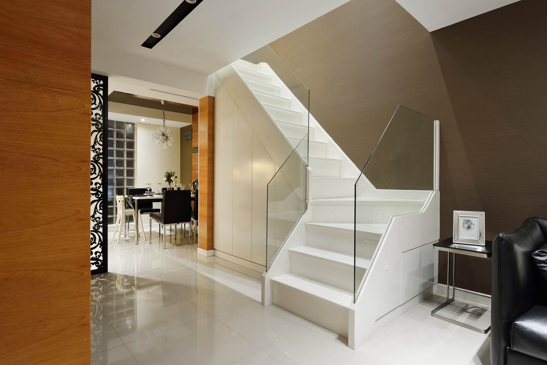 复式装修,5-10万装修,三居室装修,110平米装修,现代简约风格,楼梯,白色
