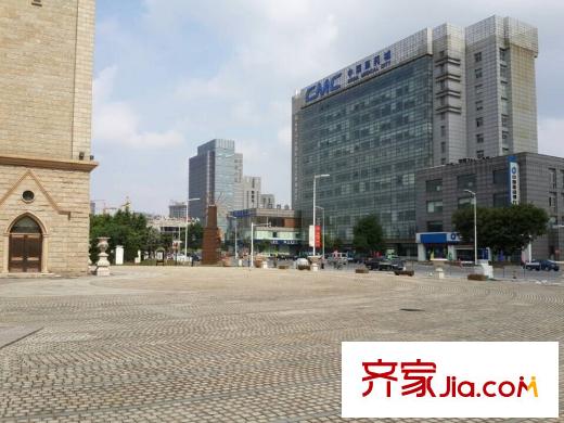 東方小鎮(zhèn)周邊配套醫(yī)藥城大樓