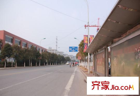 同濟(jì)家園公交站臺(tái)實(shí)景圖（2014.6.18）