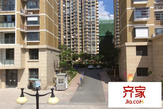 嘉中名苑小區(qū)入口（2015.9.9）