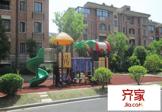 同濟(jì)家園小區(qū)兒童游樂設(shè)施（2014.6.18）