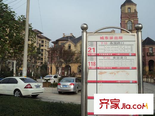 中遠(yuǎn)依云灣小區(qū)門口公交站牌（2011-11-23）