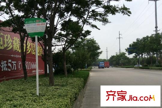 嘉和麗苑北邊100米公交811路