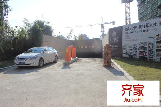 南洋雅苑小區(qū)停車場（2015.9.16）