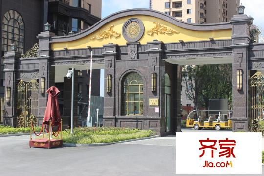 皇家花園小區(qū)大門入口（2015-9-8）