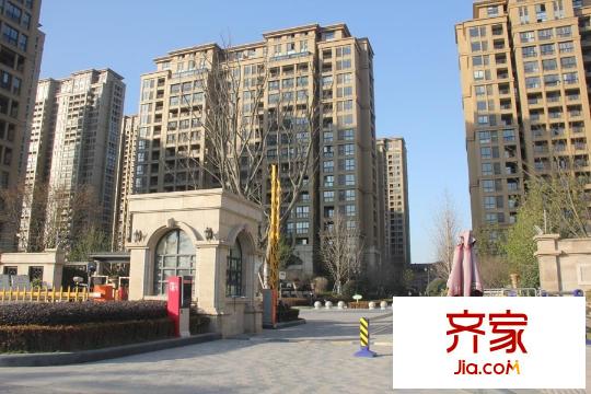 美好易居城小區(qū)南門（2014.12.17）