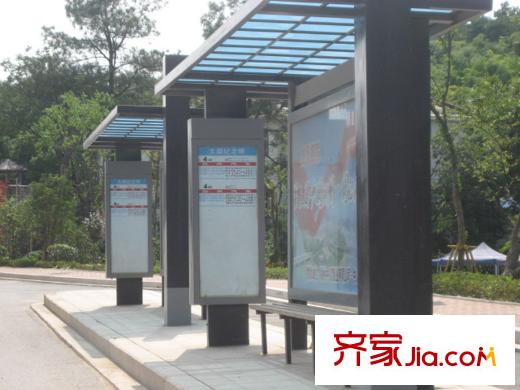 太湖蘭庭馬路對面的公交站