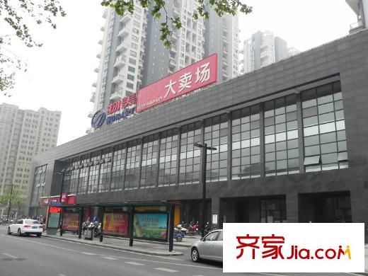眾鑫廣場(chǎng)二期東側(cè)200米的物美超市