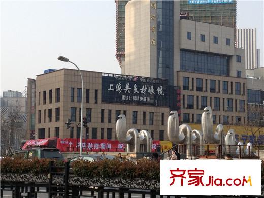 中房盛世華庭項目正門右側(cè)150米的吳良材眼鏡