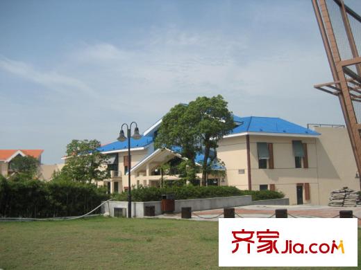 首創(chuàng)逸景東側(cè)1000米處的漁人碼頭