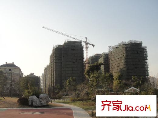 華發(fā)雅苑配套花園（ 東15米處）