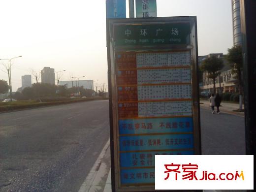 融寓公交站點(diǎn) 北30米處
