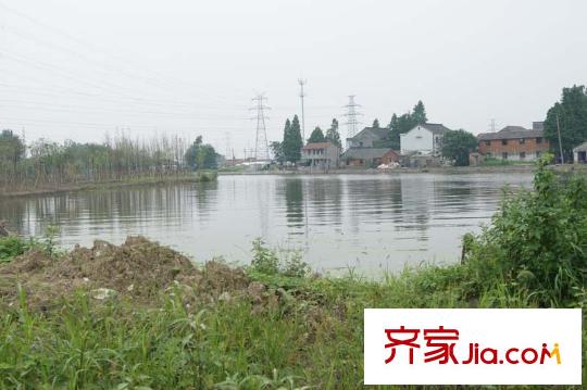 林湖世家華云港（項(xiàng)目西20米處）
