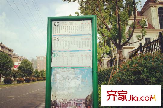 東方普羅旺斯公交站牌