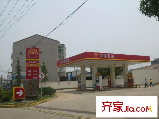 信達(dá)南郡加油站 西北200米處