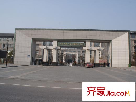 金都夏宮笛園北師大南湖附屬學校（西南600米處）