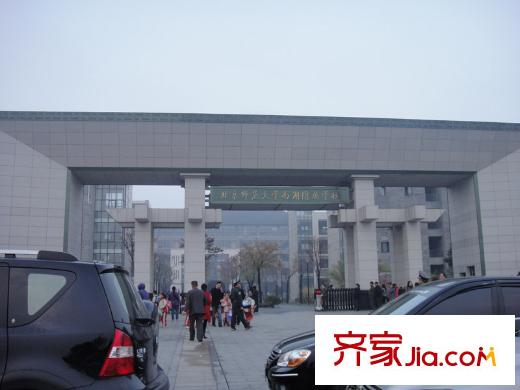 翠湖壹號(hào)北師大南湖附屬學(xué)校（隔江相望)