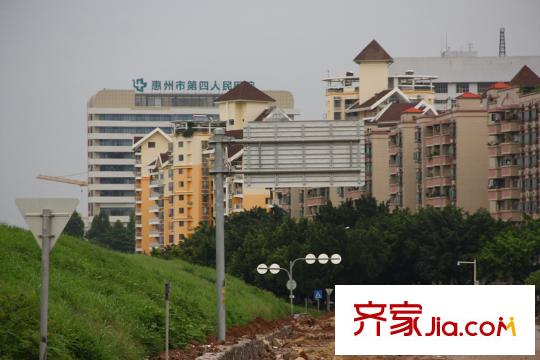 龍光?水悅龍灣向西北方向約400米第四人民醫(yī)院