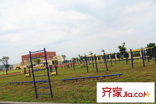 東奧御園周邊的實(shí)驗(yàn)中學(xué)附屬學(xué)校運(yùn)動(dòng)場(chǎng)所