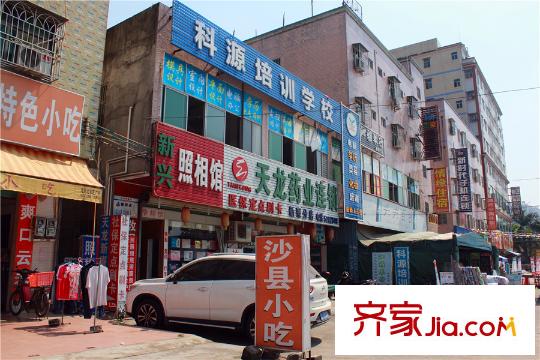 凱南萊弗城周邊的新寮市場(chǎng)沿街商鋪（2015-10-15）