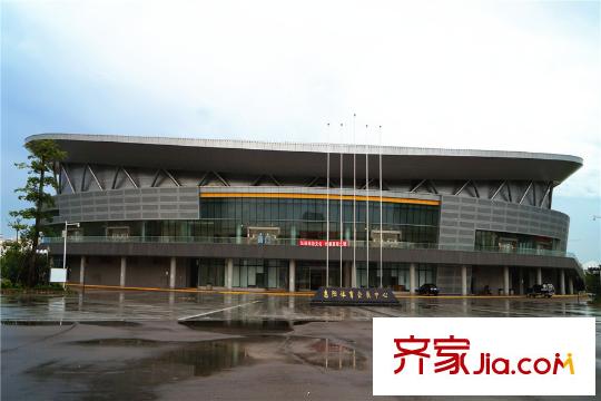 花樣年別樣城周邊半島路體育會展中心
