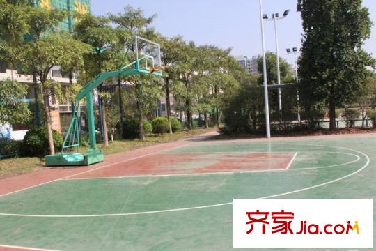 水岸香洲南側(cè)10分鐘籃球場