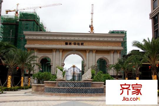 盛薈花園小區(qū)大門實(shí)景（2015.09.01）