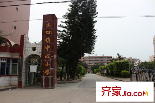 宏新?蜜糖小城距離項目1.3公里的中心小學(xué)