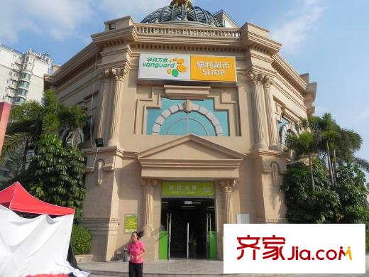 合生上觀國際小區(qū)內(nèi)部的華潤萬家超市