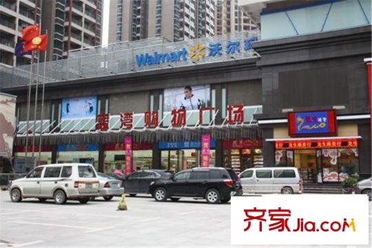 錦繡學(xué)府距離項目500米的沃爾瑪商場