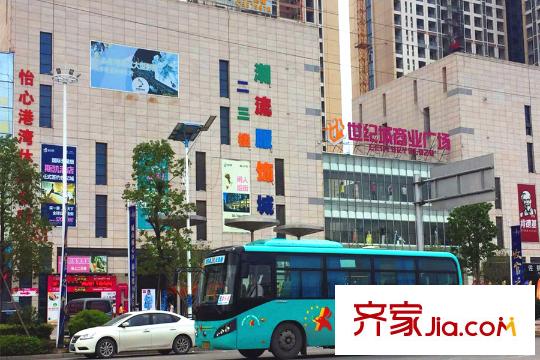 秋谷林海周邊700米處的世紀城廣場（2015-11-23）