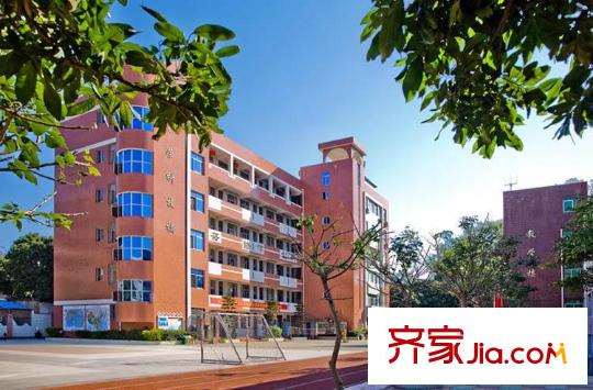 名澤天下步行15分鐘內的園洲中心小學