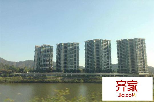 雅居樂白鷺湖二期君臨天下側(cè)面照（2015-12-22）