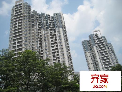 金盛廣場(chǎng)東環(huán)路一側(cè)外景（2011.08.04）