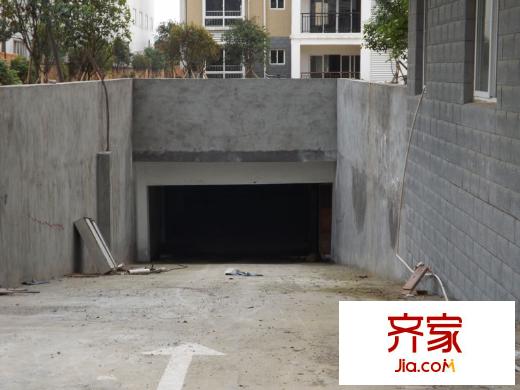 南國風光地下車庫入口20130415