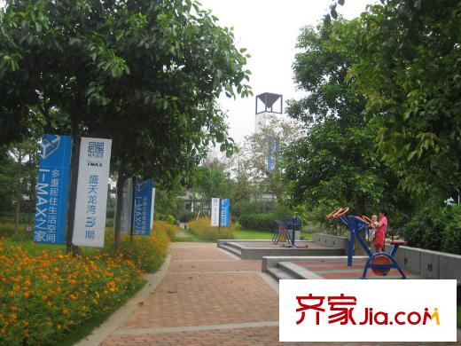 盛天龍灣社區(qū)內(nèi)部兒童設(shè)施