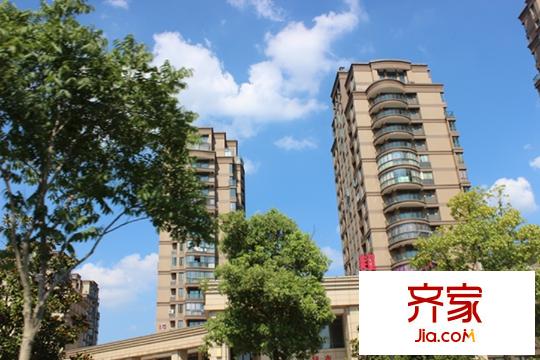 臥龍?zhí)煜闳A庭外景圖
