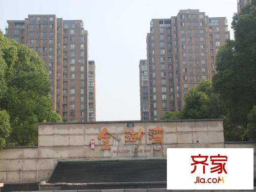 金湖灣小區(qū)正門(mén)