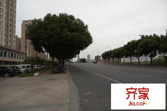中地鏡水灣門口馬路