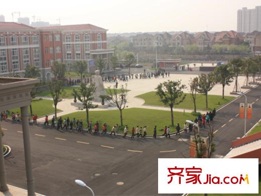 香湖郡魯迅中學(xué)