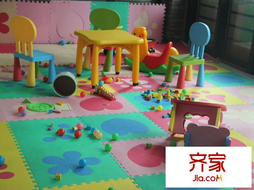 南岸花園東區(qū)售樓處兒童游樂場