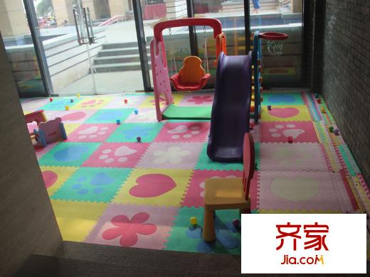 南岸花園東區(qū)售樓處兒童游樂場
